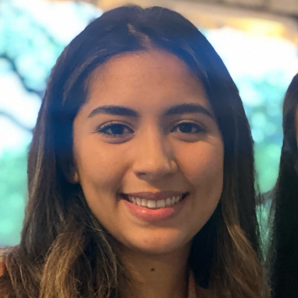 Meet your Posher, Yessenia